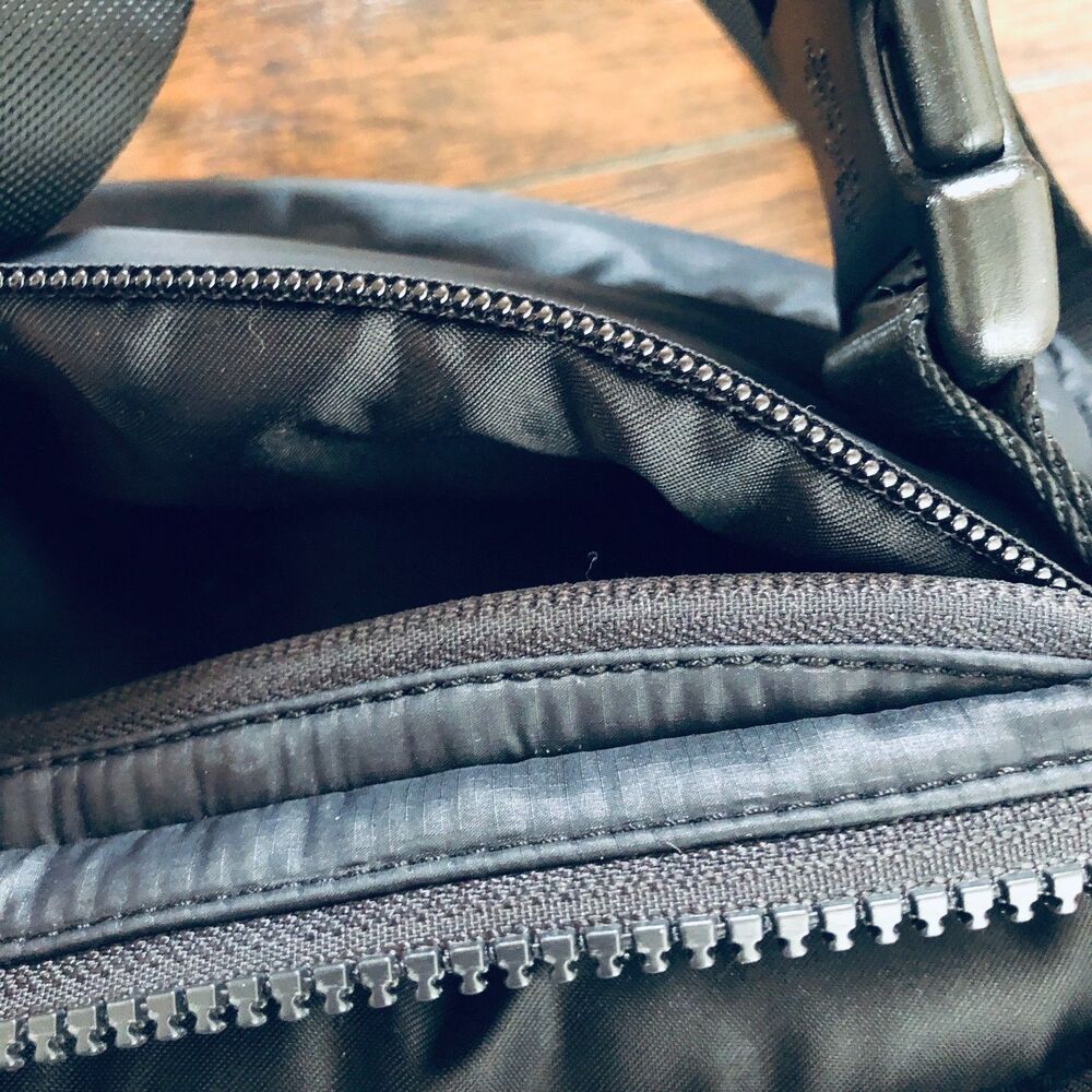 Lululemon Everywhere Belt Bag 1L Quilted in Black Puffer Fanny Pack Crossbody - Picture 3 of 3